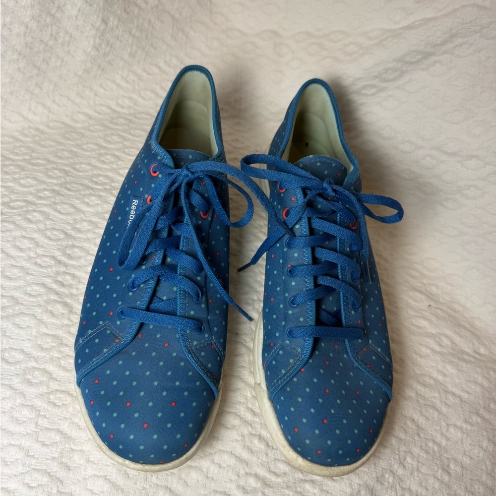 Women’s 9.5 Reebok walkers with Polka dots